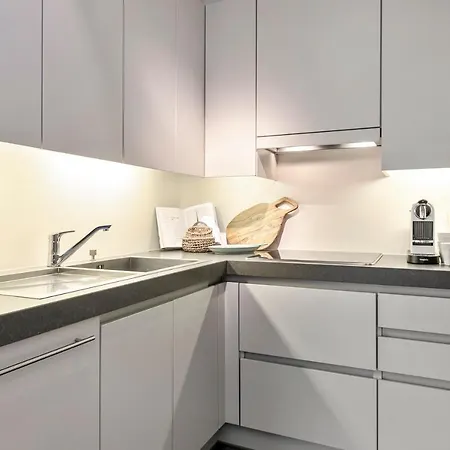 Charming Sunny Duplex With 2 Large Terraces And Private Parking In דירה *