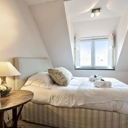 Daire Charming Sunny Duplex With 2 Large Terraces And Private Parking In