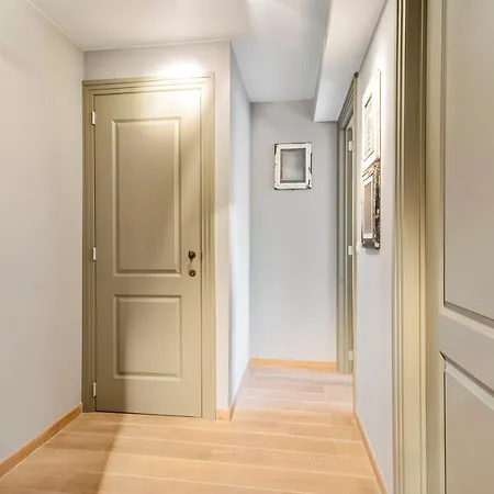 Charming Sunny Duplex With 2 Large Terraces And Private Parking In Daire *